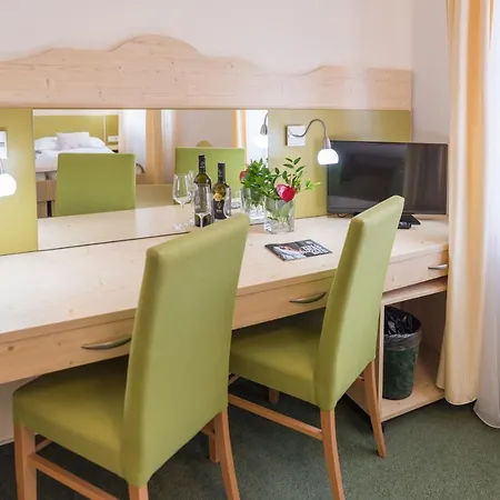 Wellness Iris Hotell 3*