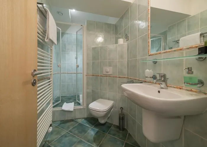 Wellness Iris Hotell 3*